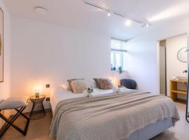 Quick - Charming double room at ranch "De Blauwe Zaal": Brugge'de bir otel