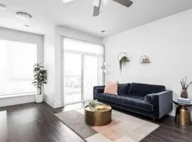 CozySuites Nora 3BR near Fashion Mall
