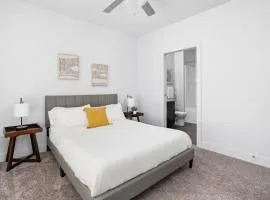 CozySuites Stunning 4BR next to Whole Foods