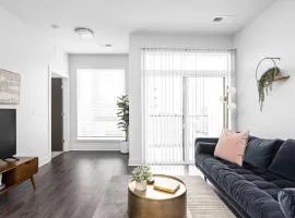 CozySuites 1BR Modern Apt near the Fashion Mall
