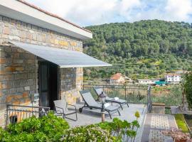 Villa Breezy Way - Among Greenery - Happy Rentals, hotel con parking en San Bartolomeo al Mare