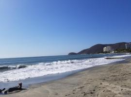 Bonito apartamento Con Piscinas Central, Acceso a Las Playas, Hotel in Santa Marta