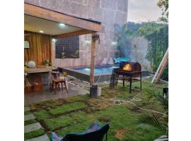 Cathy's place, hotel amb aparcament a Kampungdurian