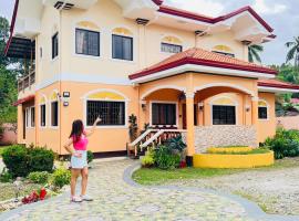 Chateau La Princesa with cozy terrace, budgethotell i Puerto Princesa City