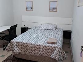 Dormitório 2 aconchegante a 2km de Alphaville, habitación en casa particular en Barueri
