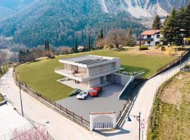 Tenno Lake Sun, holiday home in Tenno