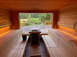 Hotel - Restaurant Bastenhaus, hotel met hottubs in Dannenfels