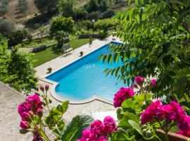 Case Passamonte Agriturismo Resort & Rooms, farm stay in Chiaramonte Gulfi
