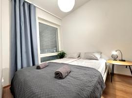 Stay with locals at Tripla (room), hotel di Helsinki