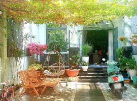 Romantic house with garden in Bien Hoa, casa a Bùi Tiếng