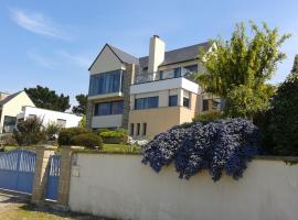 Les Palmiers, hotel with jacuzzis in Erquy