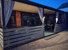 Mobile homes Paun – hotel w mieście Privlaka