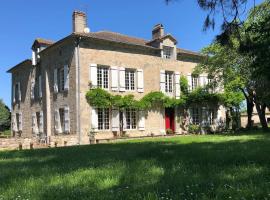 Grande maison en pierre de taille avec piscine, sauna et jacuzzi, ξενοδοχείο σε Madaillan