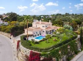 Extraordinary Villa on an elevated position in Quinta do Lago