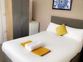 Free Parking- Sandal Park View, hotel v destinaci Wakefield