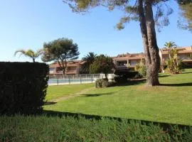 EDENCAU Appartement pour 4 personnes climatisé proche de la mer avec piscine commune au Pradet