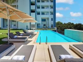 Menlyn apartment with ensuit Regency Hotel, hotel i Pretoria
