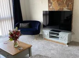 Spacious 2 Bed Village Flat sleeps 4/6