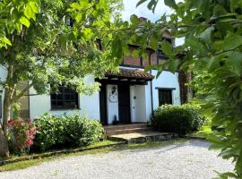 Casa Rural El Pozo Tremeo, country house in Soña