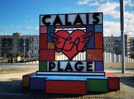 Calaisfornia House - Magnifique Maison proche plage - 6 chambres, hotel in Calais