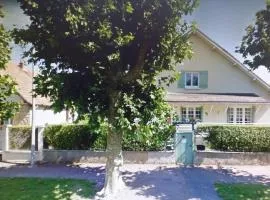 Maison spacieuse avec cheminée à Dives-sur-Mer