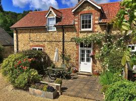 Finest Retreats - The Coach House at Holyford Farm, hotel with parking in Colyford