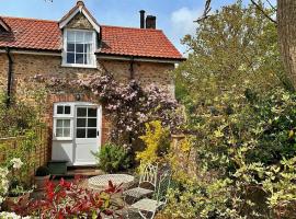 Finest Retreats - The Gardeners Cottage at Holyford Farm, hotel amb aparcament a Colyford
