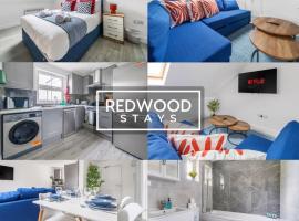 BRAND NEW, 1 Bed 1 Bath, Modern Town Center Apartment, FREE WiFi & Netflix By REDWOOD STAYS, kæledyrsvenligt hotel i Aldershot