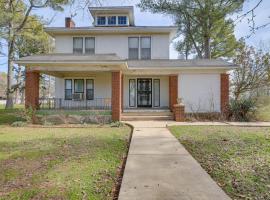 Expansive Wheatley Home about 65 Mi to Memphis!, hotel a Brinkley