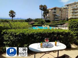 Antibes T2 Vue mer 48m2 Terrasse Parking Piscine Plage, спа хотел в Антиб