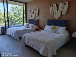 Quinta Guamuchil Acceso lago，特誇斯奎克蒂恩的海灘飯店