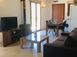 Love Holiday Suite 2, hotel in Tris Elies