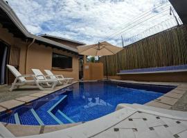 BEST PRICE HOUSE IN JACO PRIVATE POOL AND BBQ, hotel in Jacó