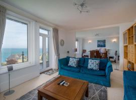 Seaview apartment, 2bed uninterrupted Solent views – hotel w mieście West Cowes
