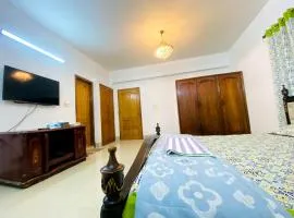 Gulshan 1-Cozy Private Attached bath Room Ac Tv & Netflix