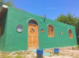 Casa de montaña placentera en la naturaleza con vista espectacular en Traslasierra，哥多華的木屋