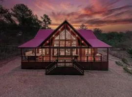 NEW Secluded Cabin Retreat w Loft + Hot Tub