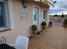 2 bedrooms chalet with private pool terrace and wifi at Villamayor, hotel sa bazenima u gradu Villamayor