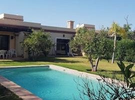 Splendide villa 2 ch avec piscine privée sans vis à vis à DYAR SHEMSI โรงแรมในRiaïna