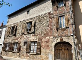 CHEZ VOUS... à La CHANOINERIE, apartma v mestu Brioude