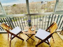 A Orillas del Pilar con parking, acomoda&ccedil;&atilde;o com cozinha em Zaragoza