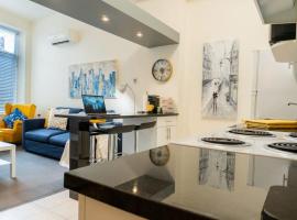 New Listing Cozy Downtown Loft Rooftop Patio BBQ Gym Coffee, מלון בוויניפג