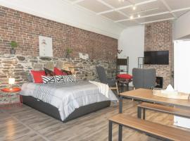 Cozy Studio In the Heart Uptown Saint John! Parking Coffee, hotel in Saint John