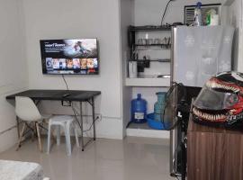 Vin's Place Rentals - Studio Unit، شقة في Tagum