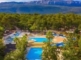 Bungalow confortable à Nans-les-Pins avec piscine partagée