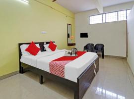 OYO Lakshmi Sri Deluxe Boarding & Lodgeing, hotel con parking en Kumbalgod