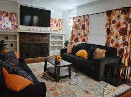 Lovely 3bd @ Cleveland Heights, Hotel in Cleveland Heights