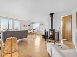 Cozy Home In Glesborg With Kitchen