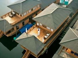 New Jacquline Heritage Houseboats, hotell sihtkohas Srinagar huviväärsuse Hazratbal Mosque lähedal