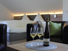 Ferienweingut Hansjosten, hotel v destinácii Longuich